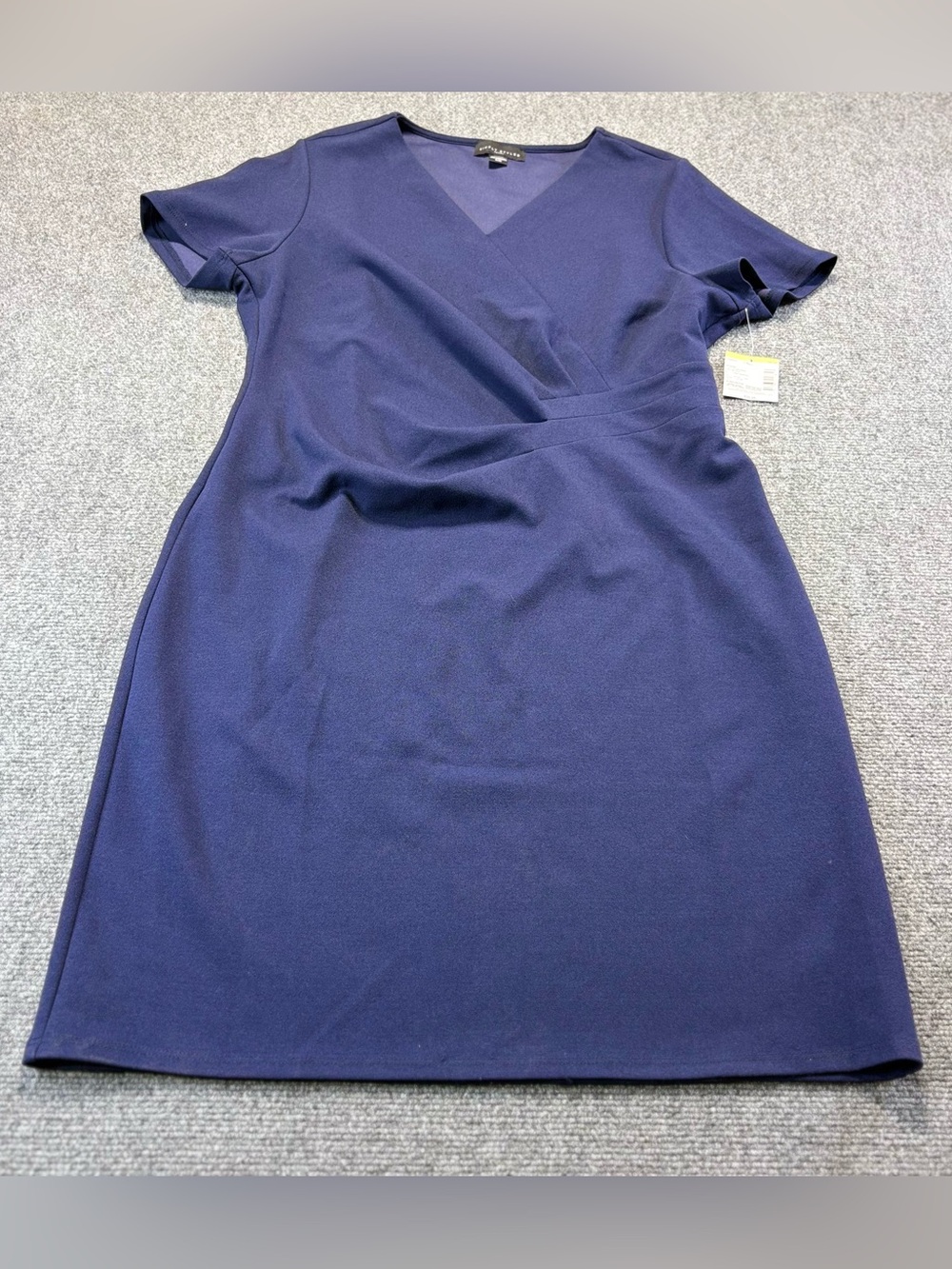 NWT Simply Styled Women's Size XL
Petite Short-Sleeve Faux Wrap Dress
Navy Blue